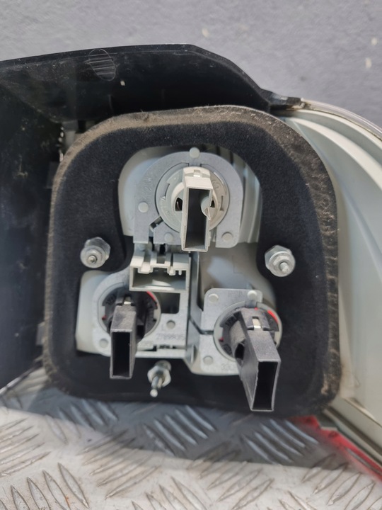 фото №10, Bmw e61 лампа левая левый зад задняя 7165825