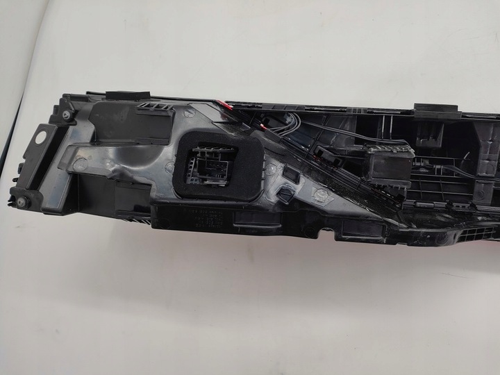 фото №11, Накладка лампа зад 4m8945095m audi q8 4m8