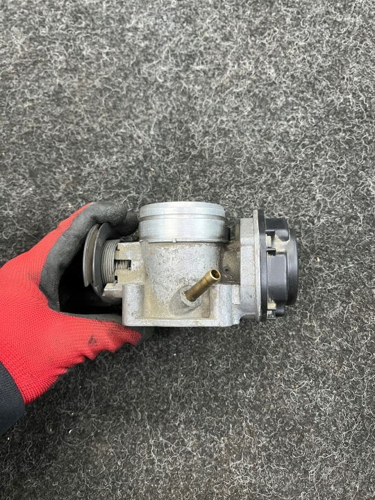 фото №9, Дроссельная заслонка vw golf iv audi a3 8l skoda octavia i 1.6 1.8 06a133064j