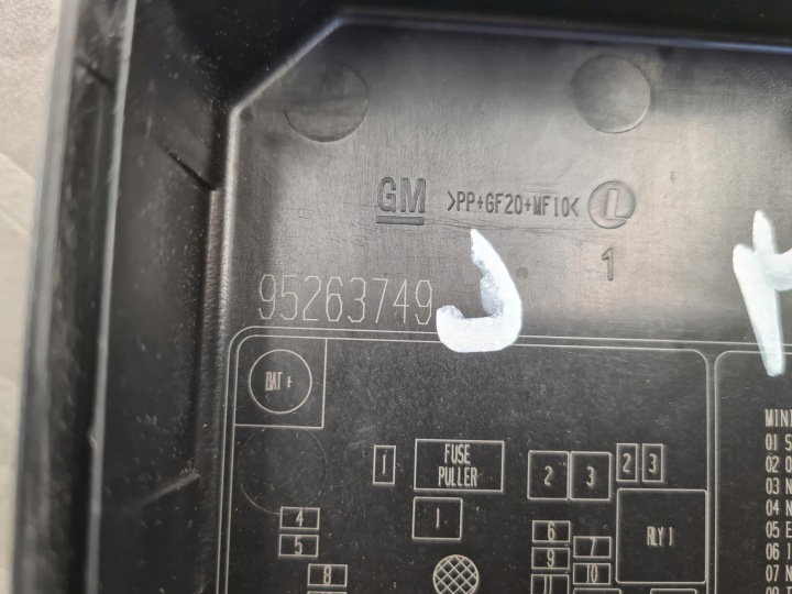 фото №5, Корпус кришка коробка запобіжників opel mokka 95263749 95263750