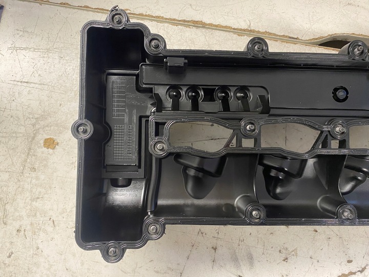 фото №8, Mercedes w204 2.2 cdi крышка клапанов a6510109203