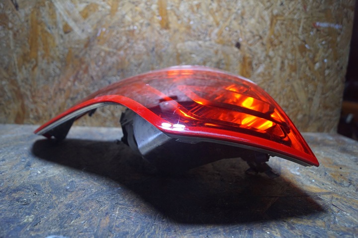 фото №7, Citroen c4 picasso лампа левый зад c1811