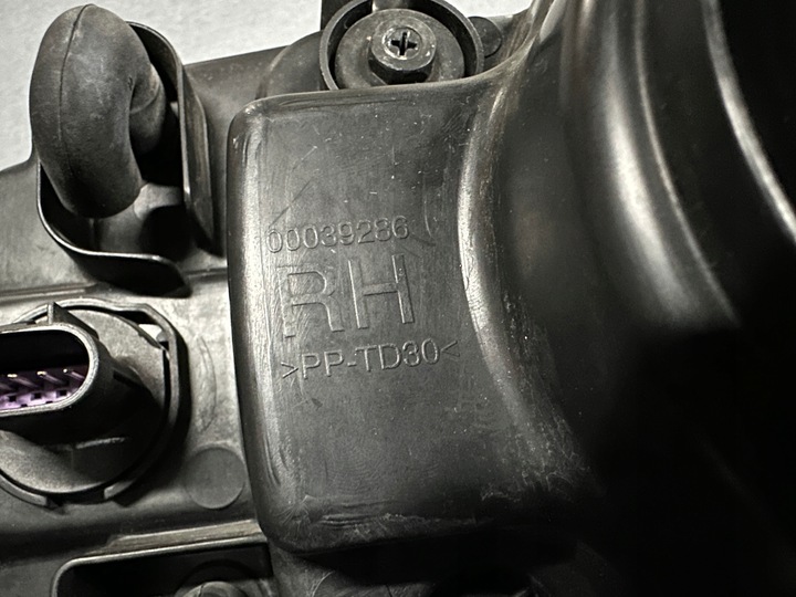 фото №16, Лампа dodge challenger ксенон 2008+ usa правая хороший комплектный