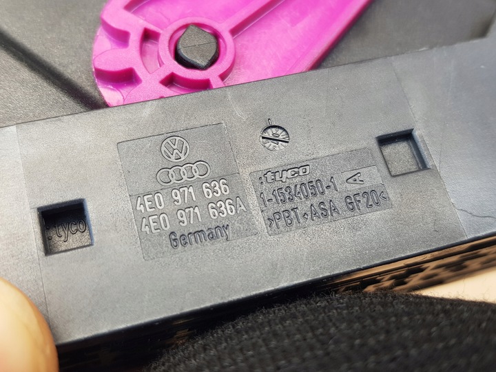 фото №9, Штекер разъём соединитель усилителя bose / audi a6 c6 - q7 4l / 4f0035223g