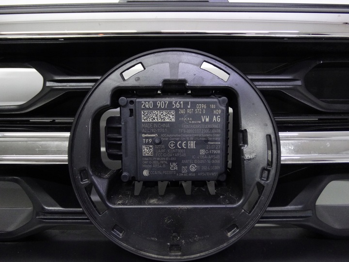 фото №14, Vw t-roc рестайлинг 21- бампер переднее + решётка радиатора + радар оригинальный 2ga807217q