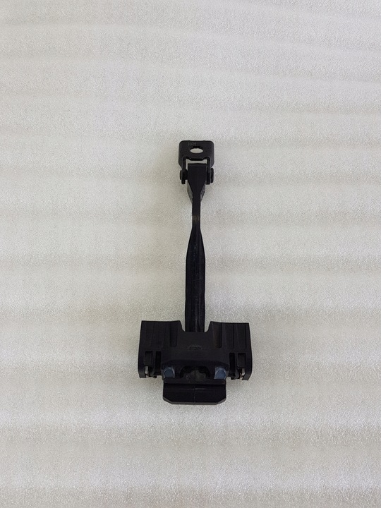 фото №1, Audi q2 ограничитель дверь левый зад 81a839249