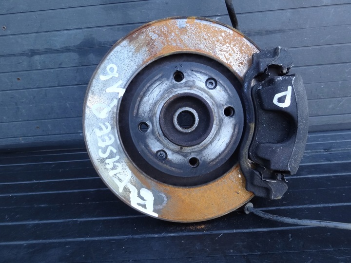 фото №1, Citroen c-elysee 15r 1,6 16v поворотный кулак правая перед