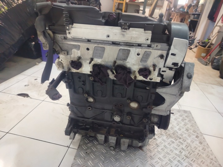 фото №8, Volkswagen vw caddy iii 1.6 tdi 03r- двигун стійка cayc + насос 03l130755e