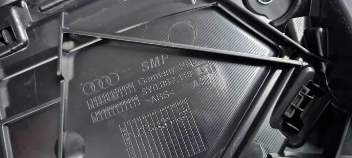 фото №14, S3 8y a3 боковина двері праві перед шкіра bang olufsen 8y0867104d