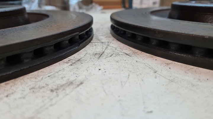 фото №10, Зажимы диски 330mm тормозные колодки audi a4 s4 b8 a4 s5 a6