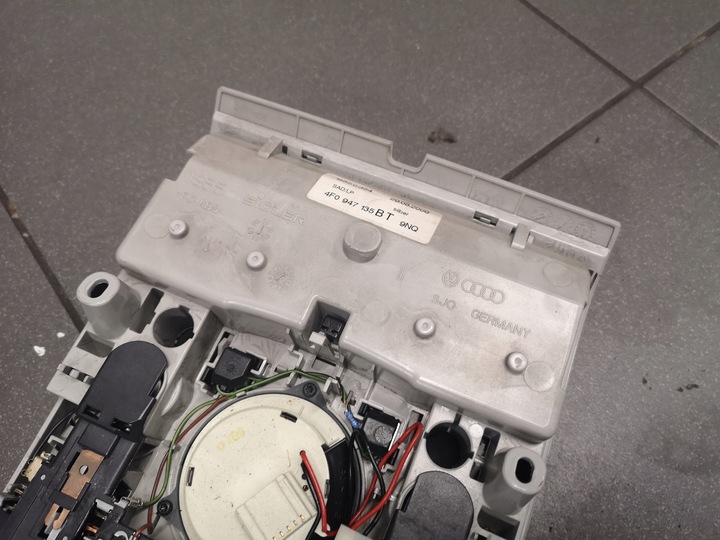 фото №12, Лампа потолок audi a6 c6 4f0947135bt