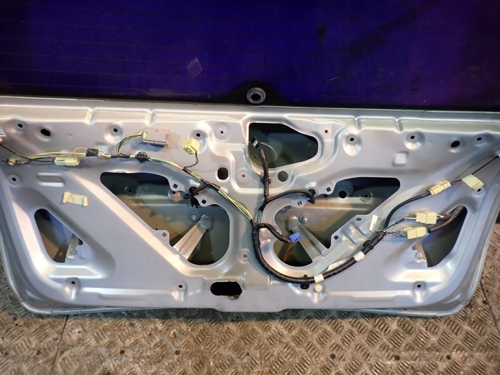 фото №5, Toyota avensis ii t25 универсал крышка задняя 1co