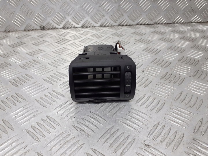 фото №1, Решётка воздуховод левая vw passat b5 3b0819703d