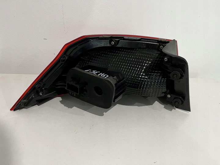 фото №9, Vw passat b8 sedan led v лампа зад левая правая комплект