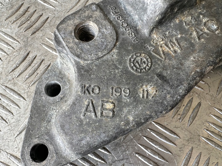 фото №9, Vw passat b7 usa 1.8 tsi держатель лапи поддержка коробки коробки передач 1k0199117ab
