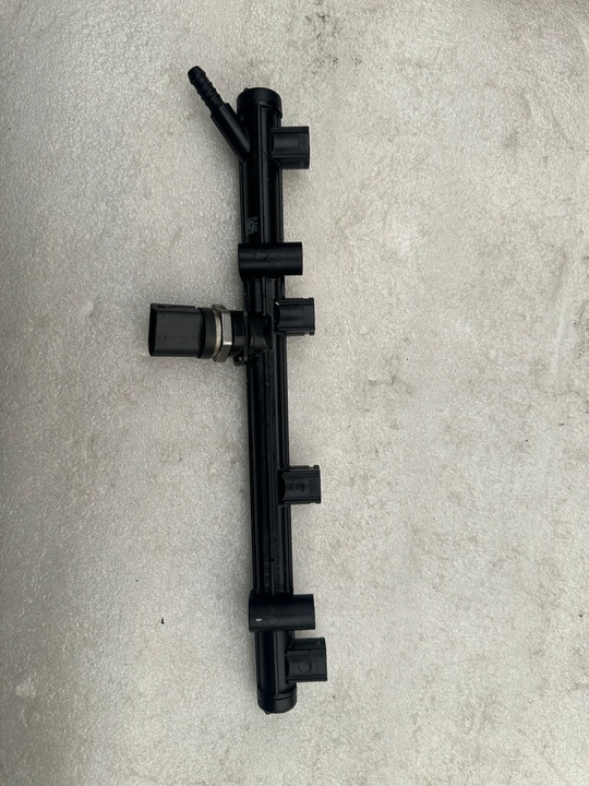 фото №1, Планка вприскувальний vw golf vii r 2.0tsi 06k133681a...