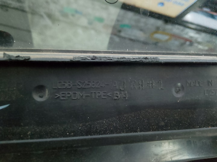 фото №3, Lincoln aviator 2022 чорний label прокладка двері з скло правий зад