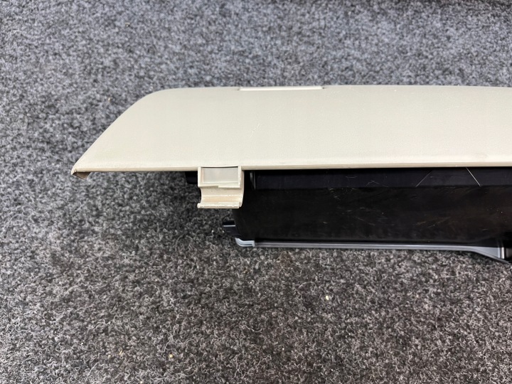 фото №10, Mitsubishi outlander ii бардачок пассажира европа 8006a022 светлый