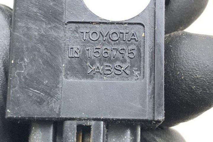 фото №3, Кнопка відкривання заливання пального toyota avensis estate _t25_ 156795 2.2l