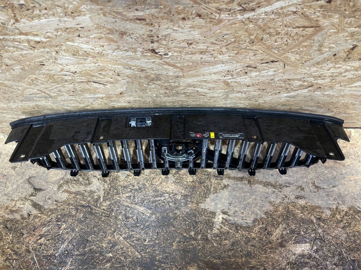 фото №9, Volvo xc60 xc-60 ii 2 рестайлінг 21- решітка решітка радіатора решітка середня бампера перед