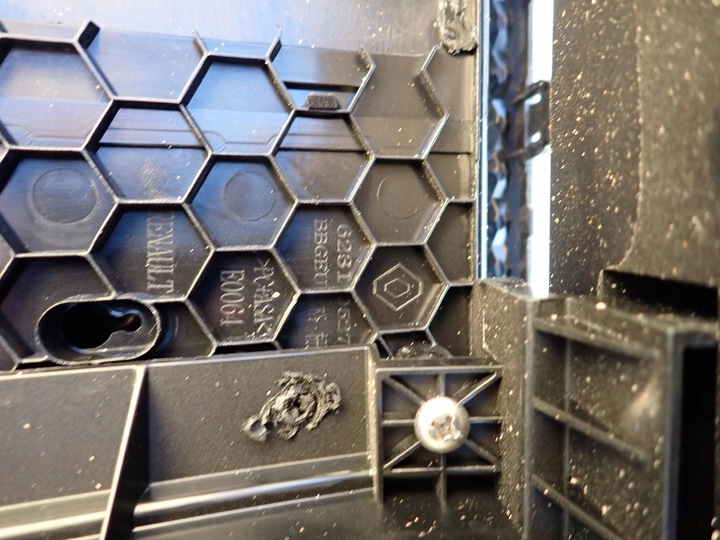 фото №5, Dacia spring 22- решітка радіатора решітка