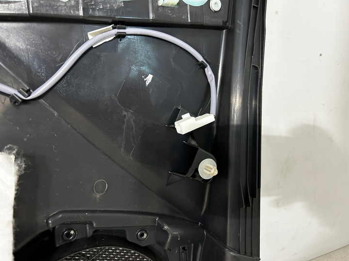 фото №12, Corolla e21 боковина обивка дверь передних правые перед кожа з led