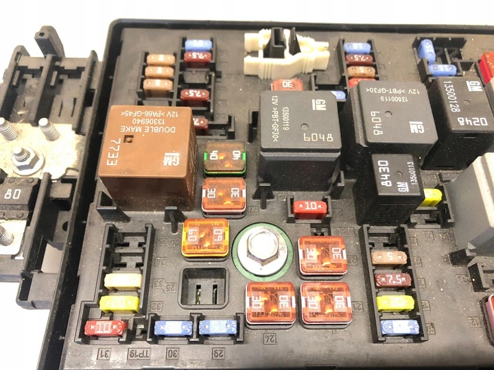 фото №8, Opel insignia a 2010 рамка / модуль предохранителей