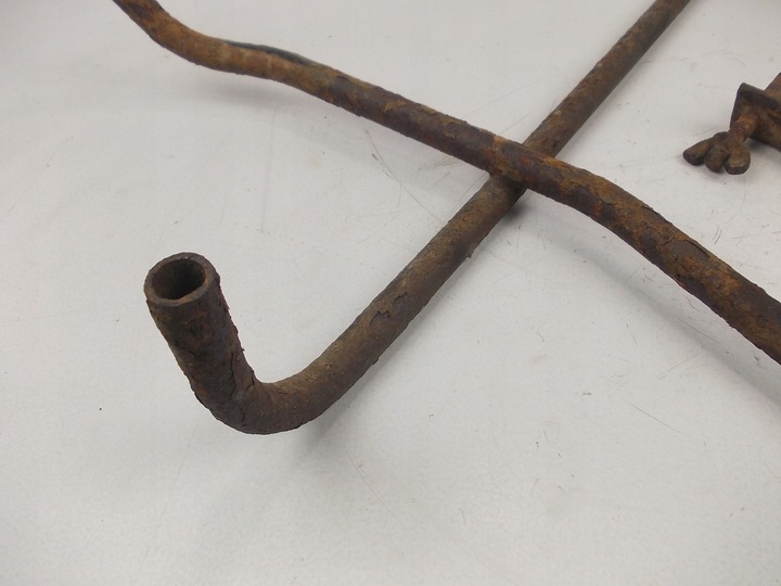 фото №5, Крепление колёса запасного kia carnival 1 2,9 tdi 2,9 td