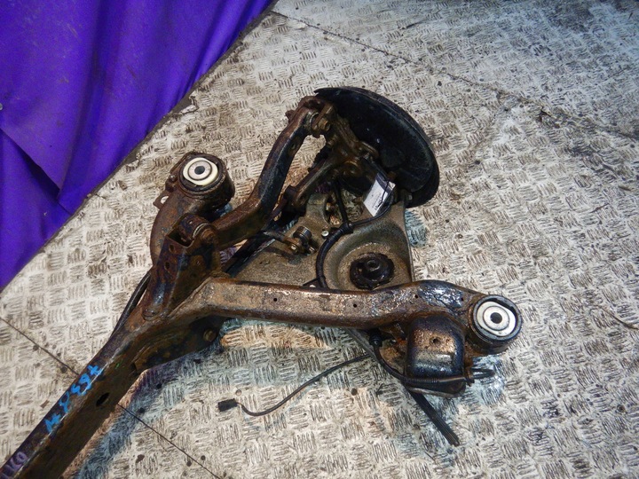 фото №6, Audi a4 b7 04- универсал подрамник траверса зад ось задняя