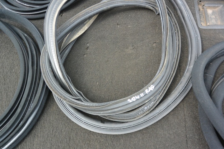 фото №7, Прокладка двері багажника kpl mercedes w204 sedan