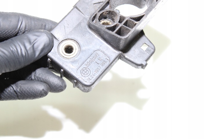фото №4, Замок крышки задней багажника bmw 7 e32 1957996 засов
