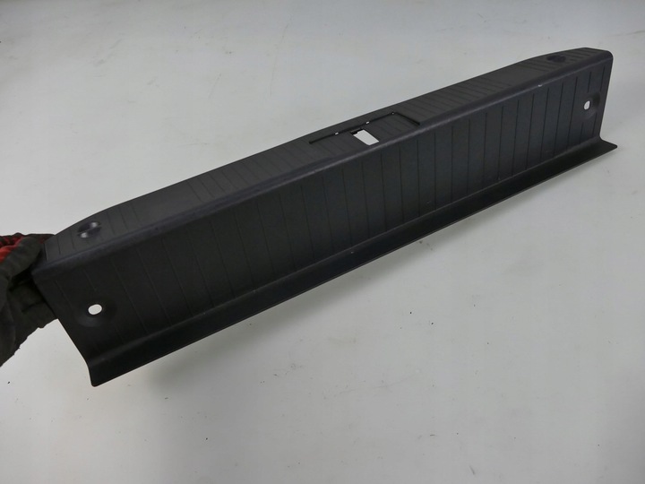 фото №1, Mercedes s w221 защита замка ремня порога зад