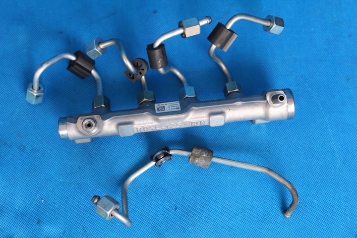 фото №1, Оригінальний номер vag 04l130089h шланг паливний оригінал