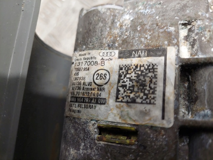 фото №8, Audi q7 4m 4m0864207af з спереду підлокітники