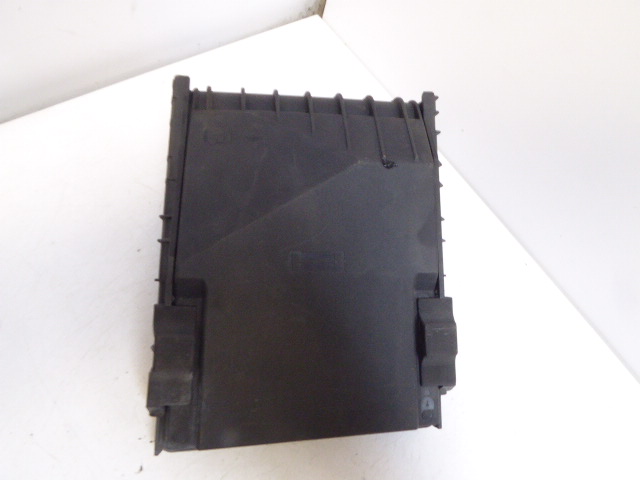 фото №1, Passat b6 3c основание коробка предохранителей