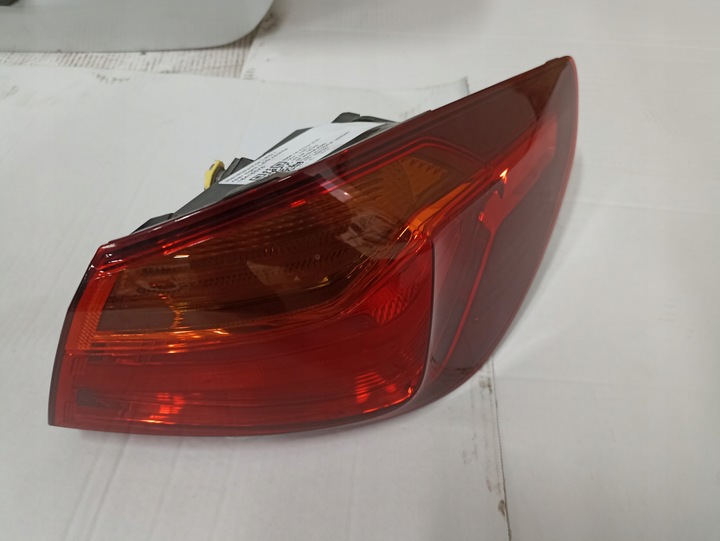 фото №11, Лампы зад bmw f40 комплект идеальные jak новое 7450641 7450642 7450649 7450650