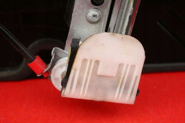 фото №12, Подъемник стекла левый перед eu 8a61b045h17 ford fiesta mk7 3d 08-17