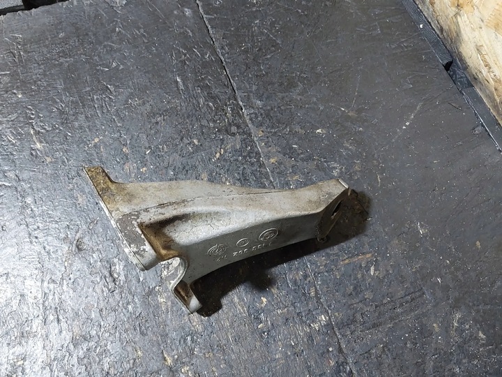 фото №8, Лапи / крепление двигателя bmw 5 e34 525i m20b25 256k1 механическая коробка передач 1133362