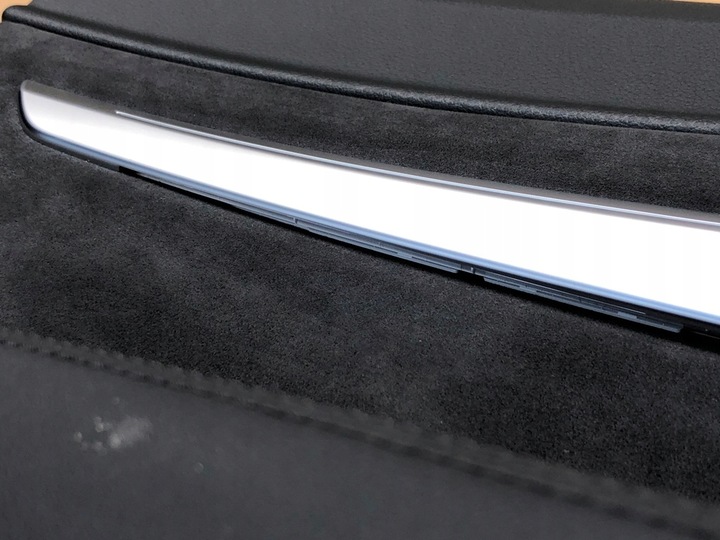 фото №8, Боковина обивка дверь чёрные левый зад bang&olufsen audi e-tron 55 4ke 2020