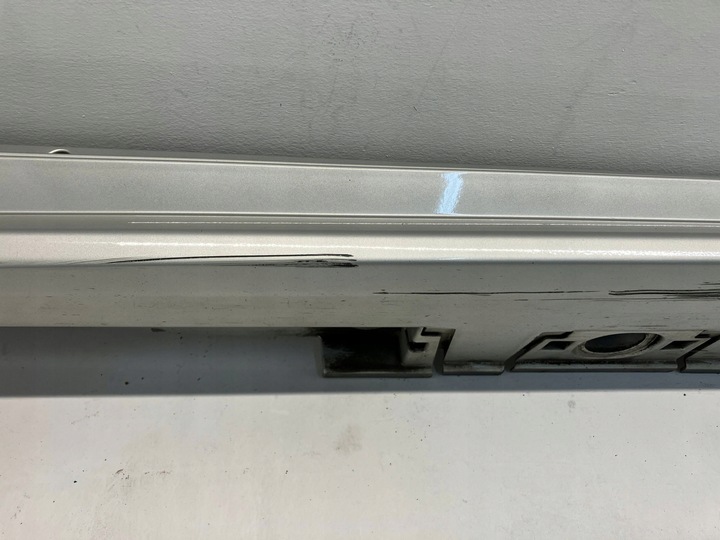 фото №4, Corolla e21 универсал порог защита пороговая наружная планка правая 1j6 царапины