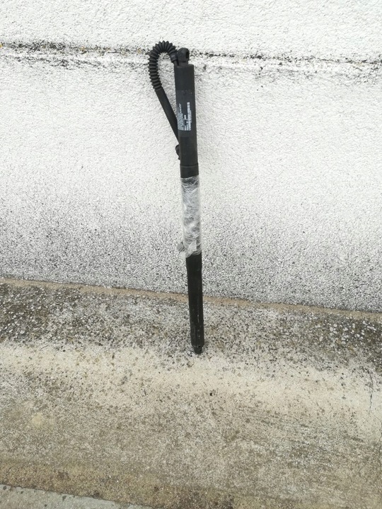 фото №1, Tesla s амортизатор кришки задньої зад праві новий оригінал