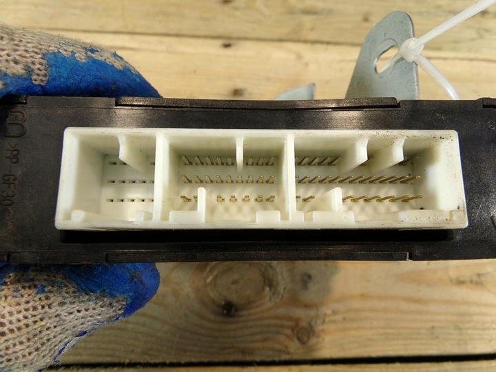 фото №6, Subaru legacy iv 2.5 v6 блок управления 31711ah781