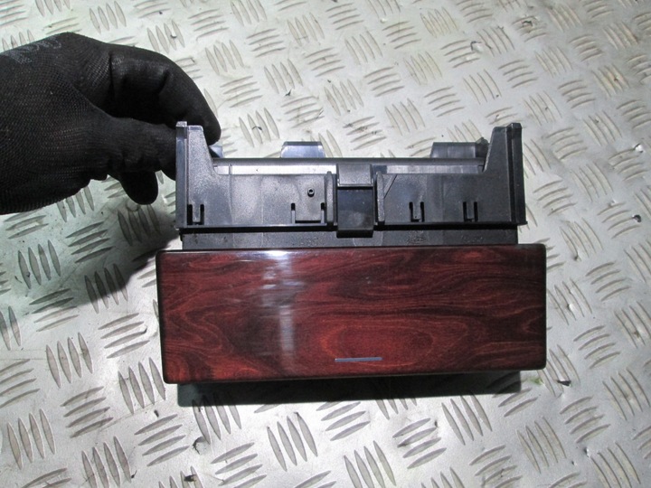 фото №1, Пепельница mercedes w210 рестайлинг 2106830091