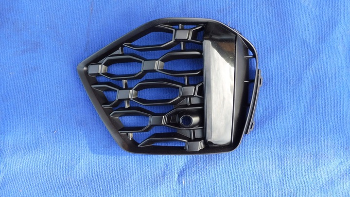 фото №1, Решётка бампера audi rs3 номер 8y0807682f