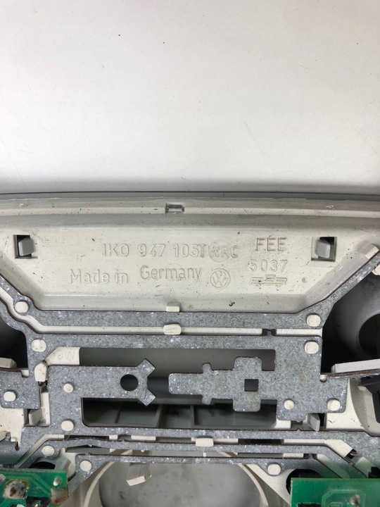 фото №10, Vw golf v лампа панель подсветка интерьера кабины 1k0947105t