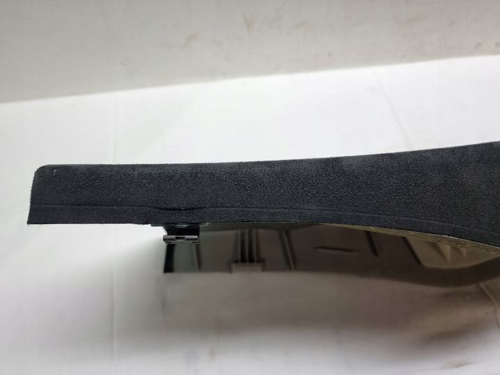 фото №7, Mercedes w218 combi захист стійка лівого алькантара