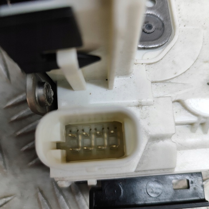 фото №7, Mercedes-benz cla c117 x117 w117 2019 права сторона замок двері задніх