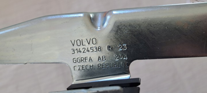 фото №9, Volvo xc-60 ii ліве петля капота 31424537