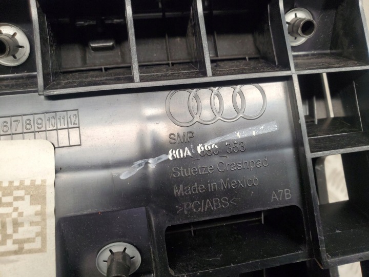 фото №8, Audi q5 sq5 80a880353 перед сторона права відсіки, полиці