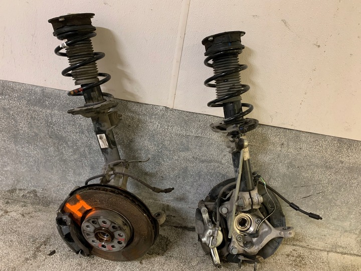 фото №1, Поворотный кулак ножка audi q3 83a 83f амортизатор правая комплект